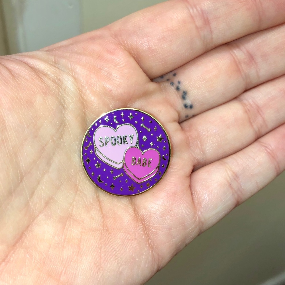 Spooky Babe Pin - Picture 3 of 3
